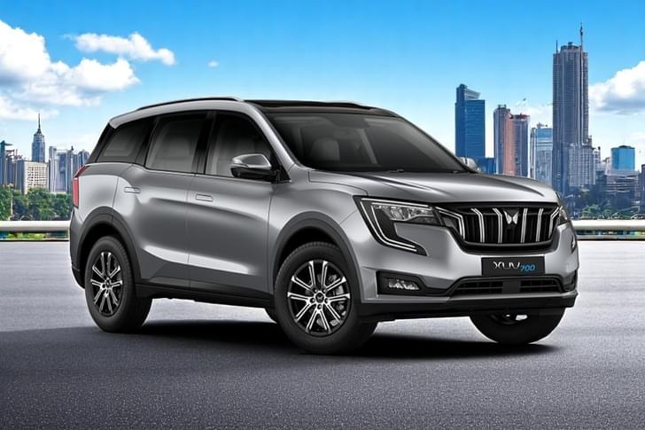Mahindra Xuv700 Color Stealth Black   Dazzling Silver (dual Tone)